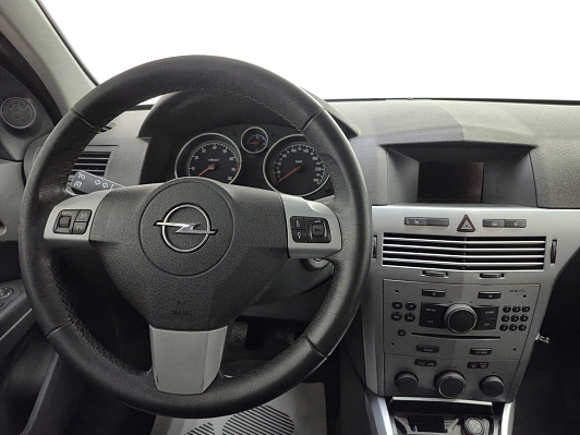 Opel Astra, 2011 года, пробег 191809 км