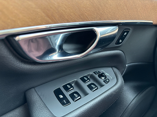 Volvo XC90 R-Design, 2020 года, пробег 80700 км