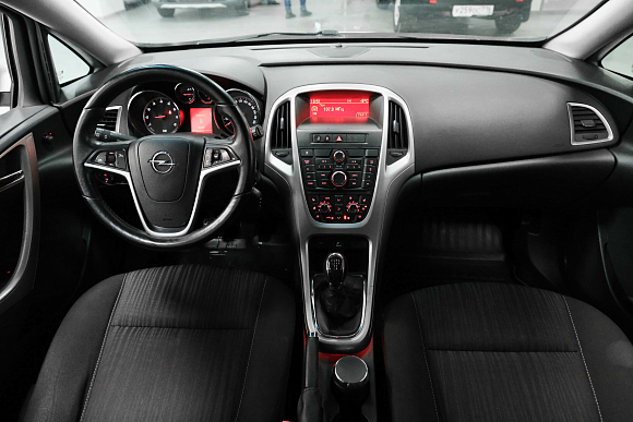 Opel Astra, 2012 года, пробег 134387 км