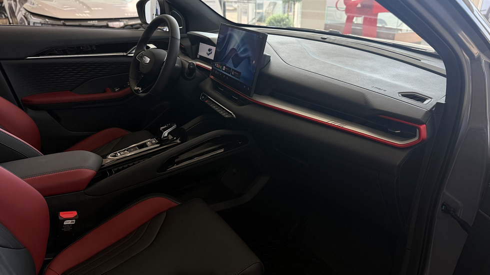 Geely Coolray Эксклюзив, фиолетовый
