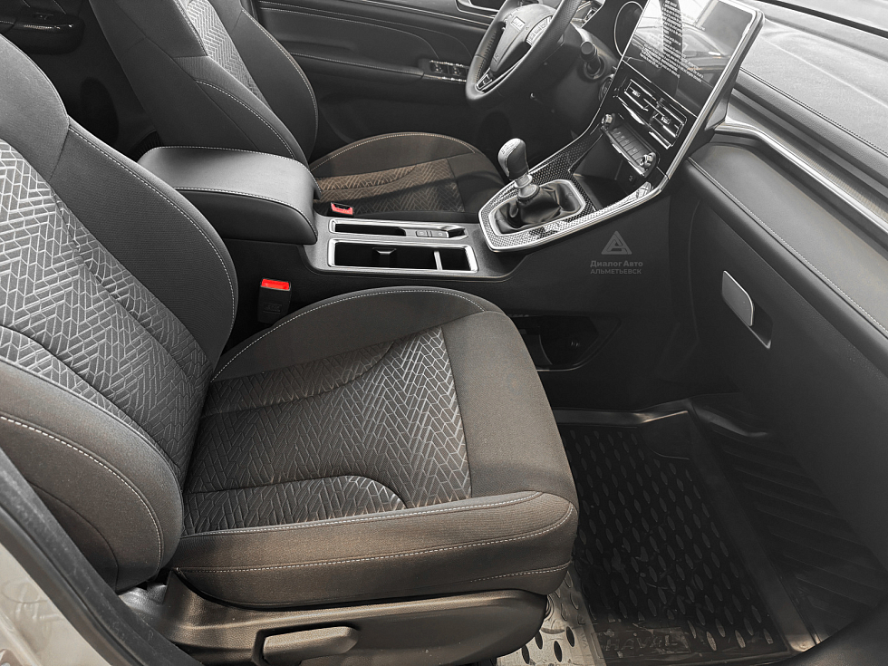 Haval M6 Family, серебряный