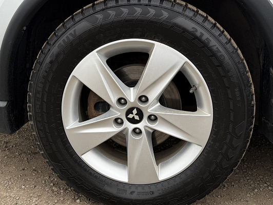 Mitsubishi Outlander Intense, 2016 года, пробег 208676 км