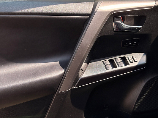 Toyota RAV4 Exclusive, 2016 года, пробег 119747 км