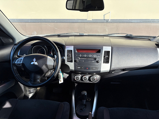 Mitsubishi Outlander Intense, 2011 года, пробег 267000 км