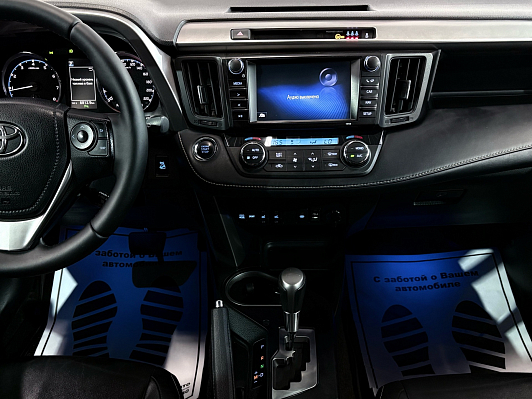 Toyota RAV4 Престиж, 2017 года, пробег 156000 км