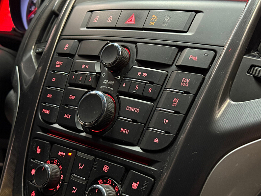 Opel Astra, 2011 года, пробег 229138 км