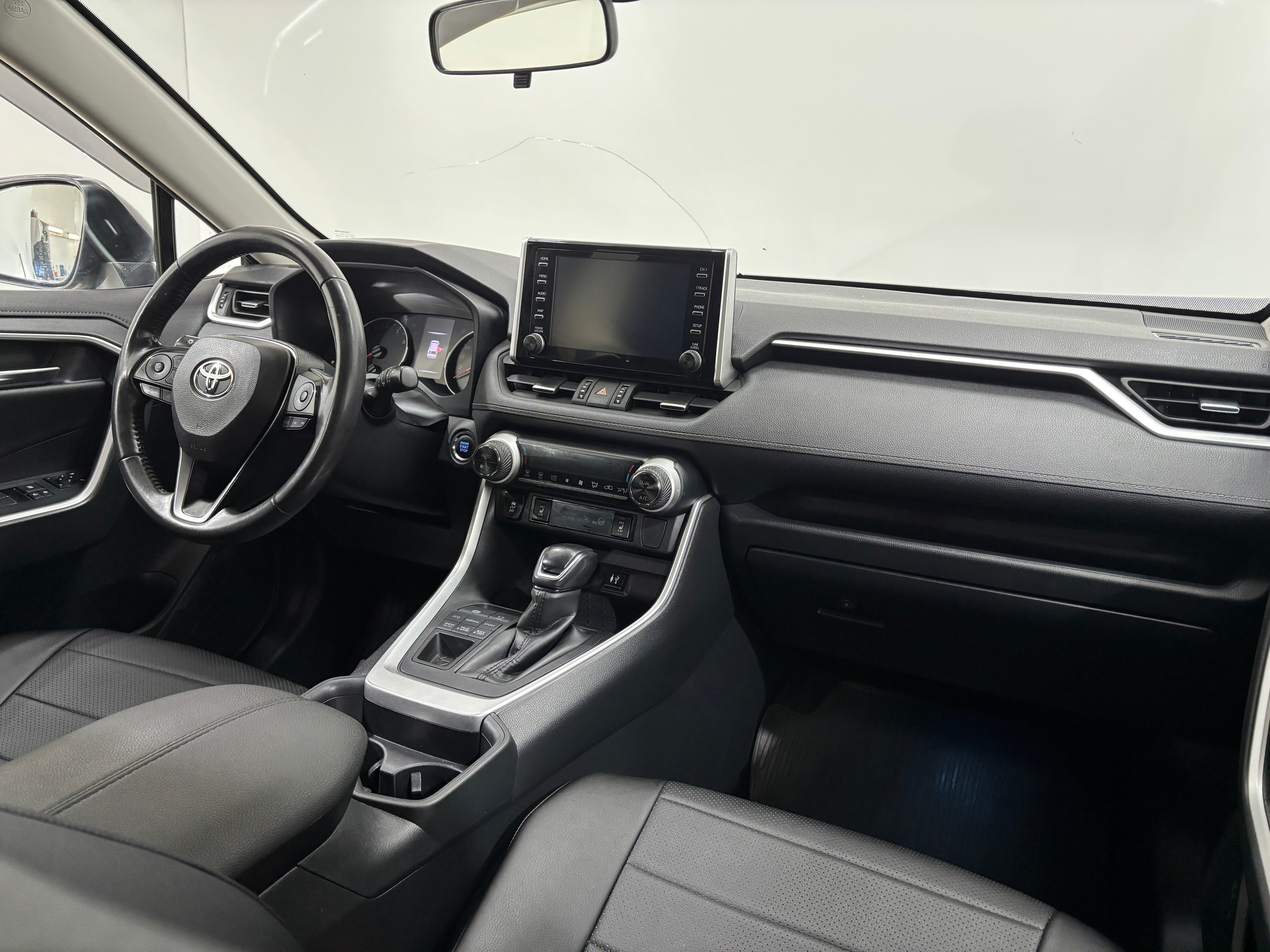 Toyota RAV4 Комфорт, 2020 года, пробег 105140 км