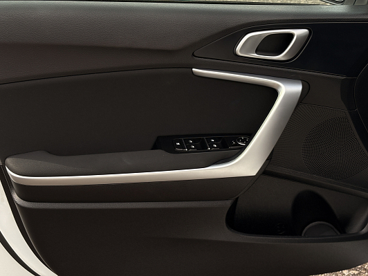 Kia Ceed Luxe, 2022 года, пробег 83397 км
