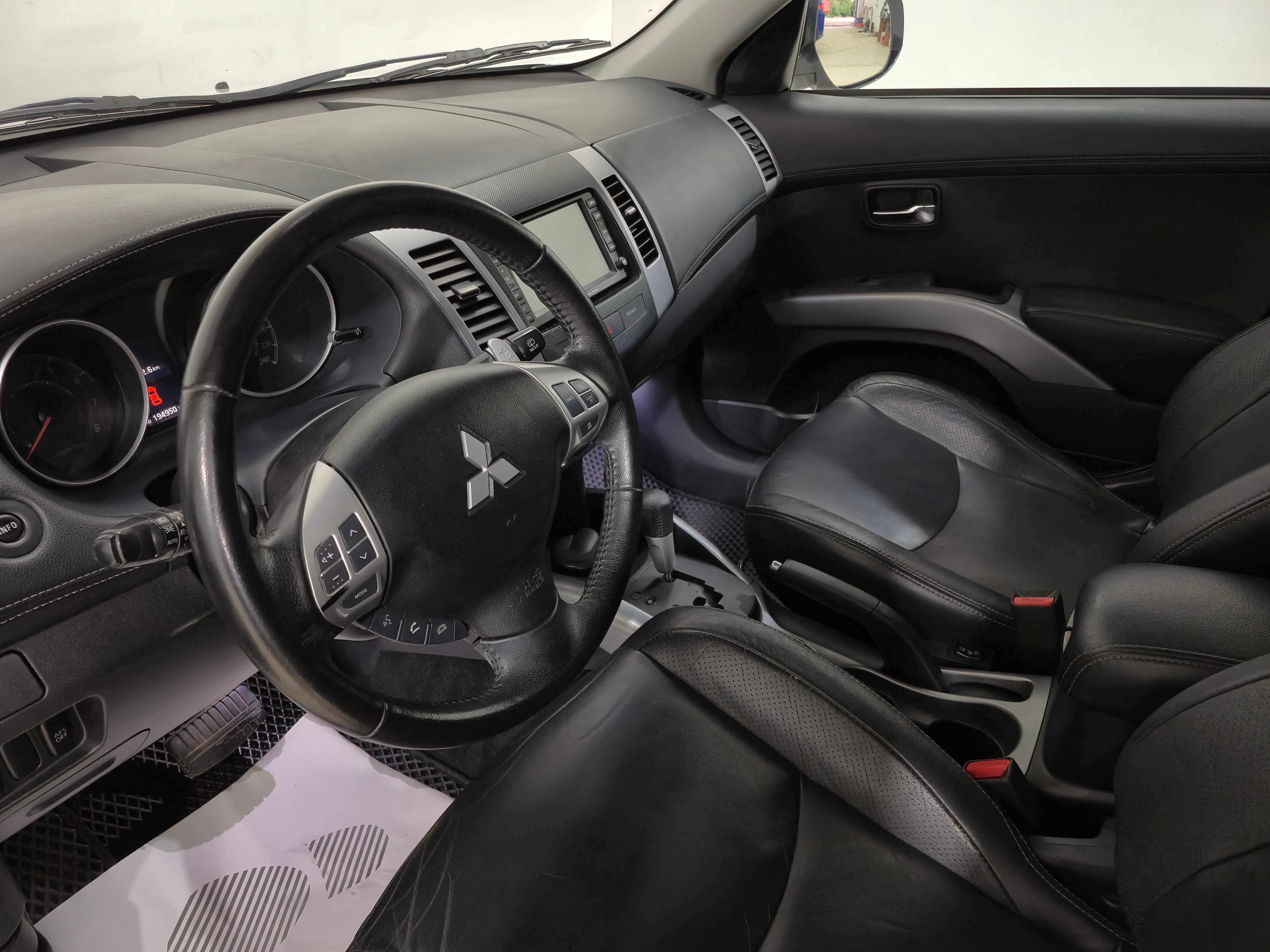 Mitsubishi Outlander Ultimate, 2011 года, пробег 194950 км