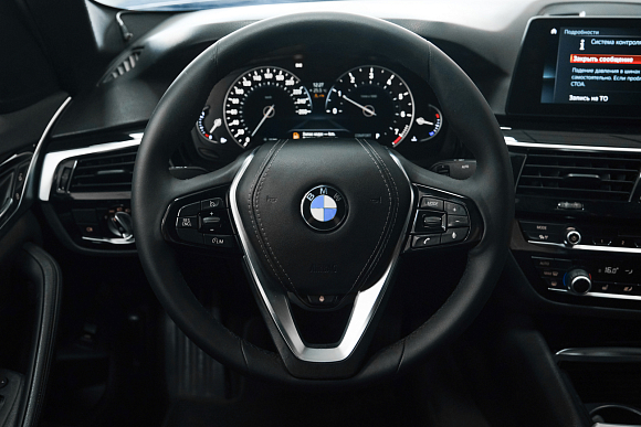 BMW 5 серии 530i xDrive Luxury, 2017 года, пробег 235000 км