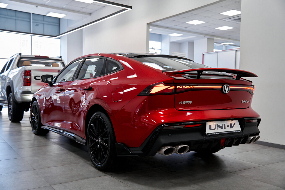 Changan UNI-V LX, красный