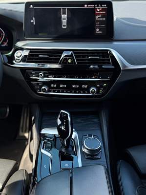 BMW 5 серии 530d xDrive M Sport Plus Edition 21, 2020 года, пробег 107654 км