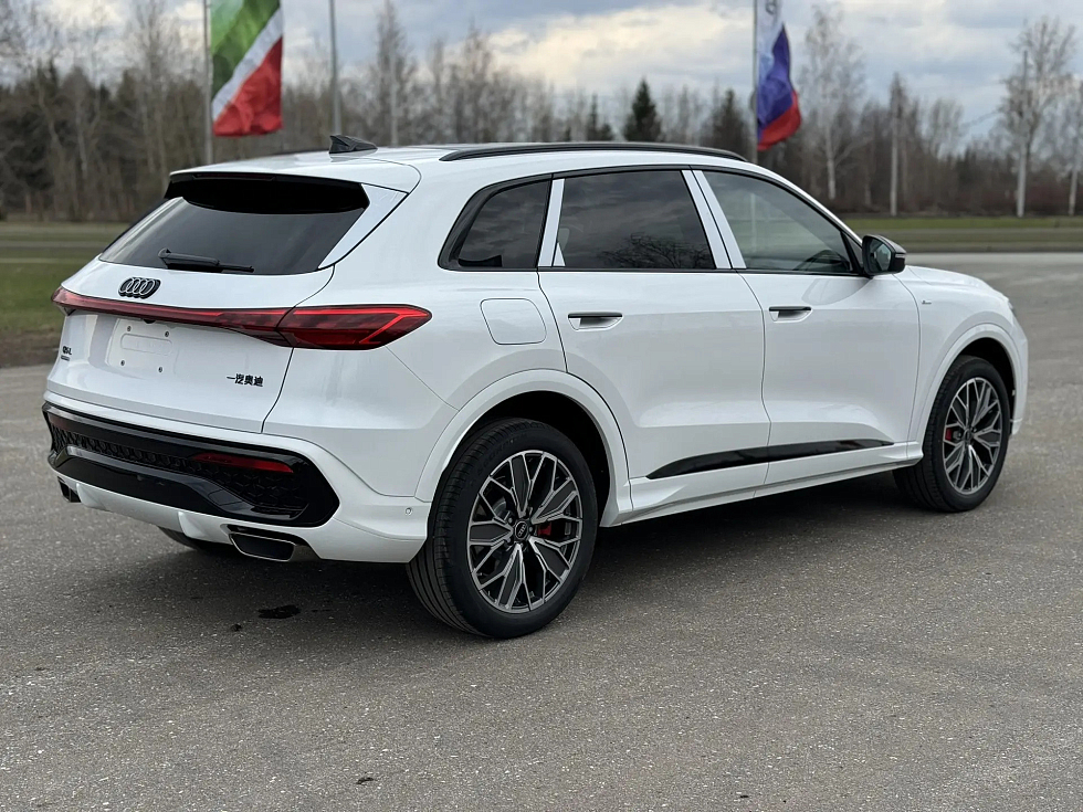 Audi Q5 Edition One TFSI quattro S tronic, белый