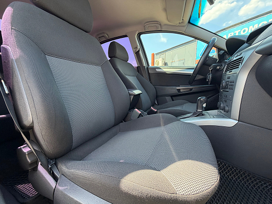Opel Astra, 2011 года, пробег 275000 км