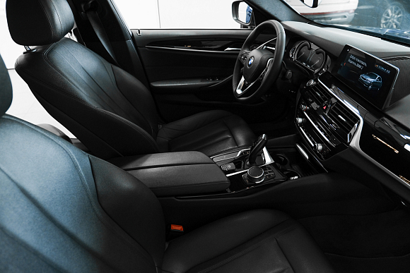 BMW 5 серии 530i xDrive Luxury, 2017 года, пробег 235000 км