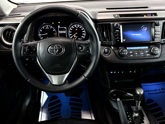 Toyota RAV4 Престиж, 2017 года, пробег 156000 км