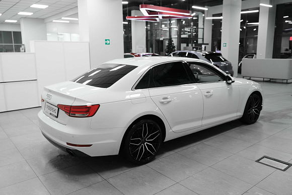 Audi A4 Advance, 2016 года, пробег 185000 км
