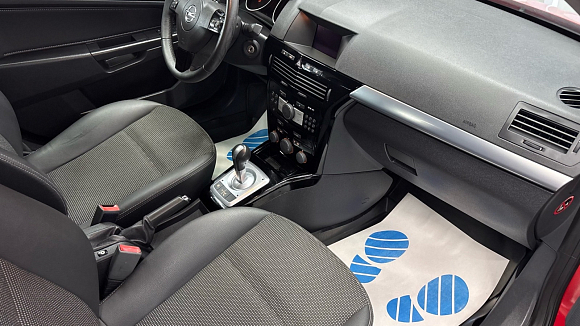 Opel Astra, 2012 года, пробег 105806 км