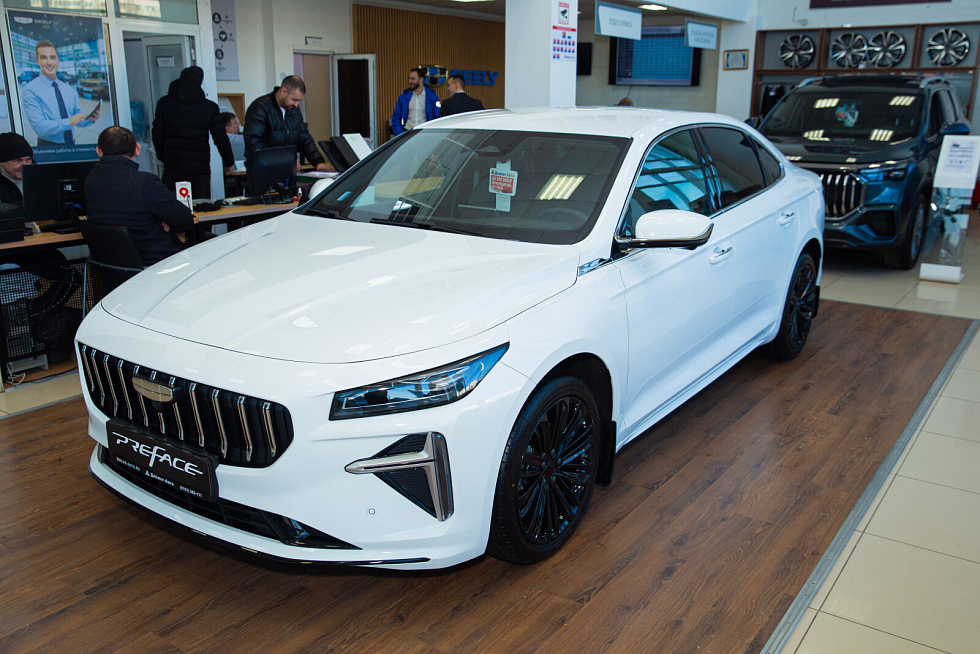Geely Preface Флагман, белый
