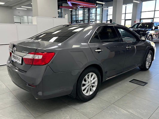Toyota Camry, 2012 года, пробег 215000 км