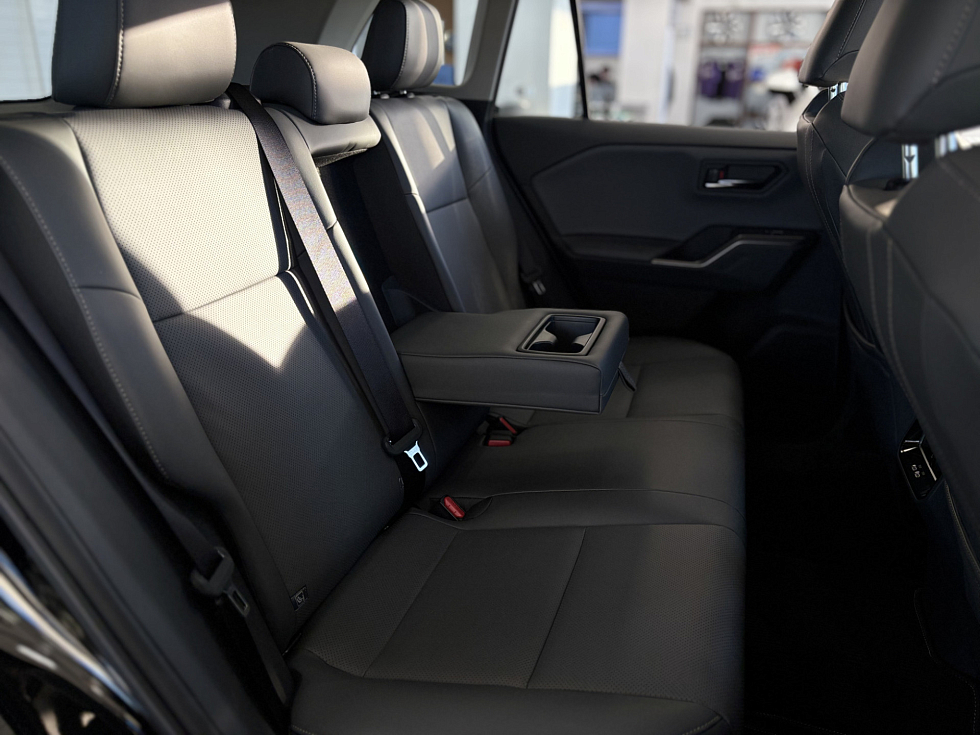 Toyota RAV4 Luxury, черный