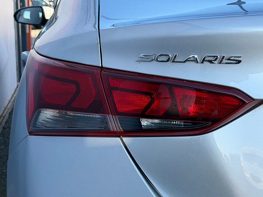 Hyundai Solaris Специальная Серия "10 лет" + Comfort, 2021 года, пробег 13000 км