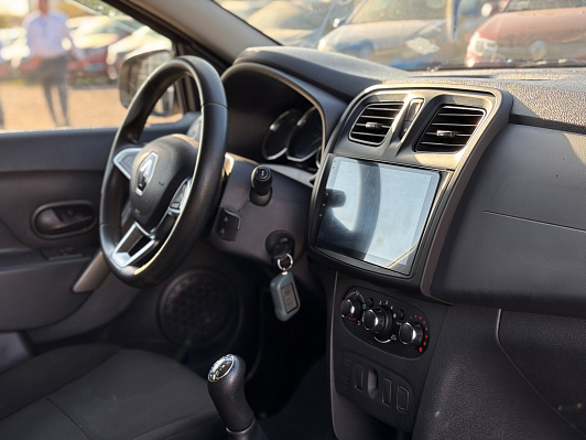 Renault Logan Life, 2018 года, пробег 128980 км