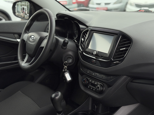 Lada (ВАЗ) Vesta 50 Anniversary, 2017 года, пробег 105000 км