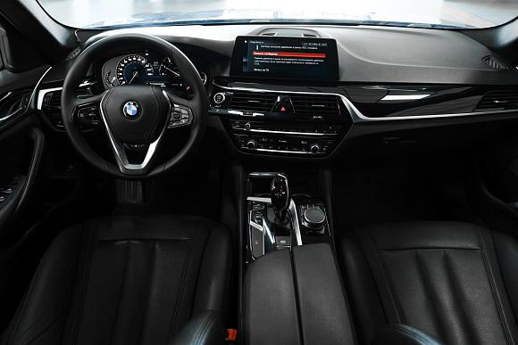 BMW 5 серии 530i xDrive Luxury, 2017 года, пробег 235000 км