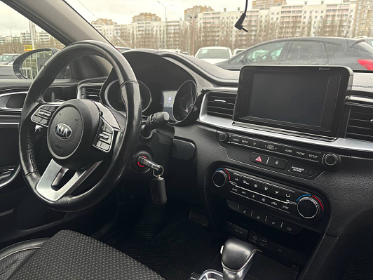 Kia Ceed Prestige, 2018 года, пробег 180268 км