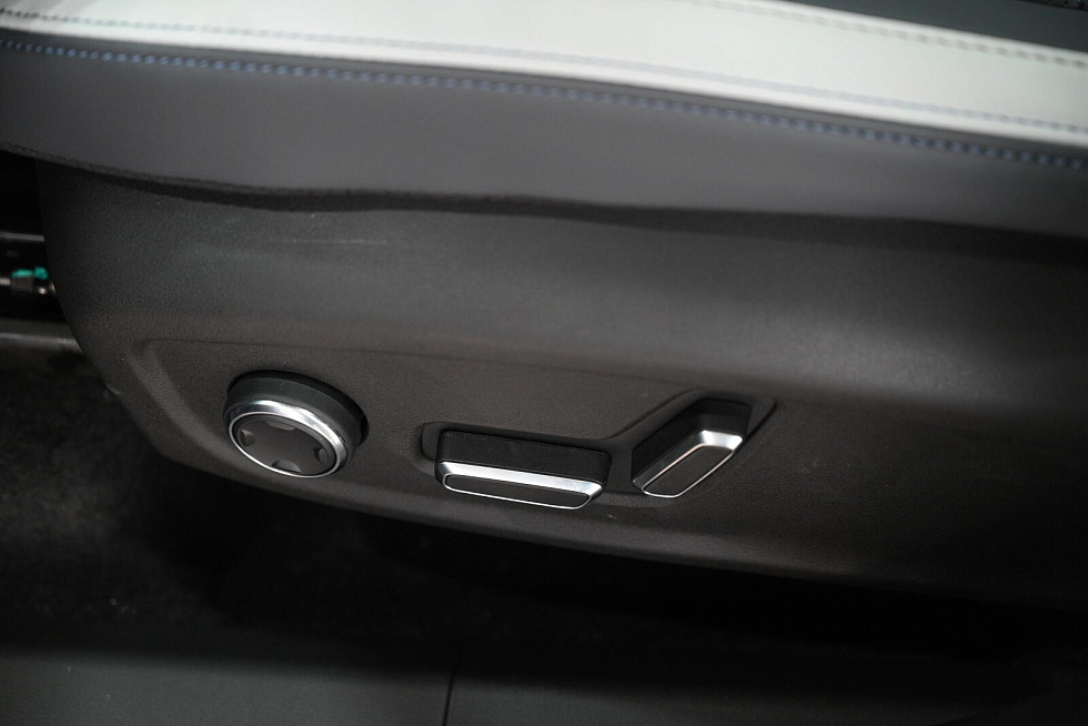 Geely Atlas , голубой