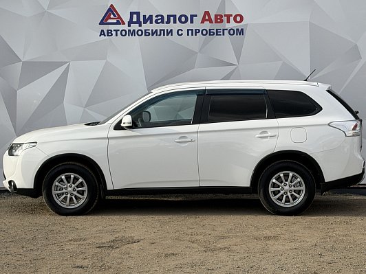 Mitsubishi Outlander Intense, 2014 года, пробег 117700 км