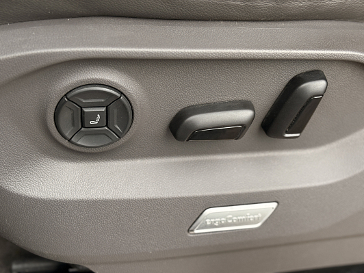 Volkswagen Touareg Exclusive, 2019 года, пробег 106856 км