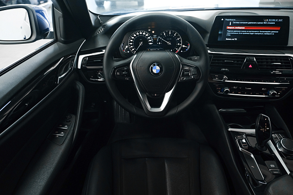 BMW 5 серии 530i xDrive Luxury, 2017 года, пробег 235000 км