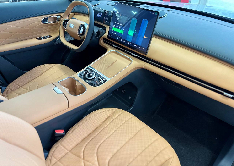 Geely EX5 EM-i Макс, серебряный