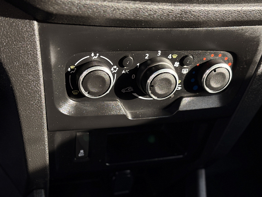 Lada (ВАЗ) XRAY Optima Air conditioner (2018), 2017 года, пробег 128280 км