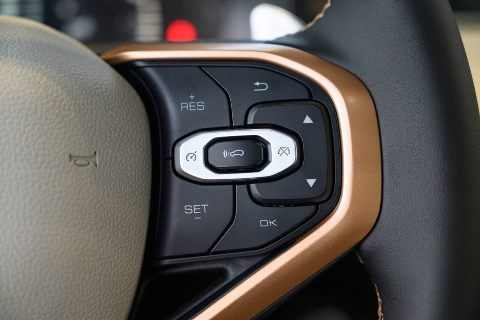 Haval Jolion Tech+, красный