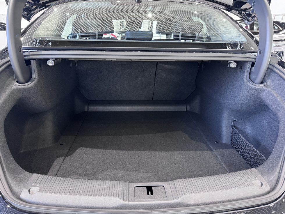 Hongqi H5 Делюкс Плюс (Deluxe+), черный