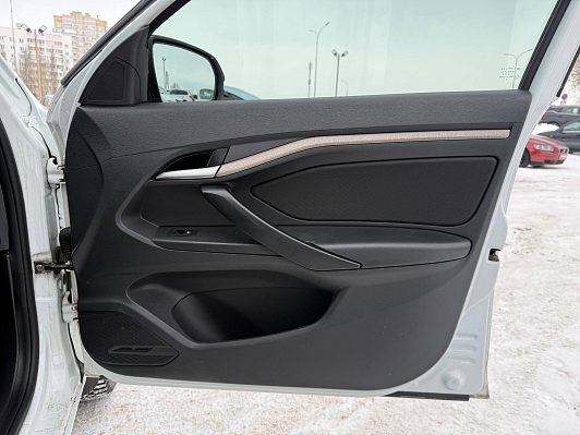 Lada (ВАЗ) Vesta Luxe Multimedia (2017-2019), 2019 года, пробег 92437 км