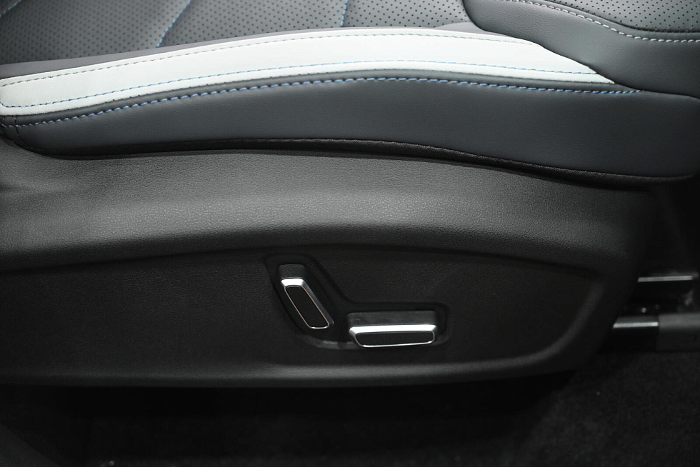 Geely Atlas Спорт, голубой