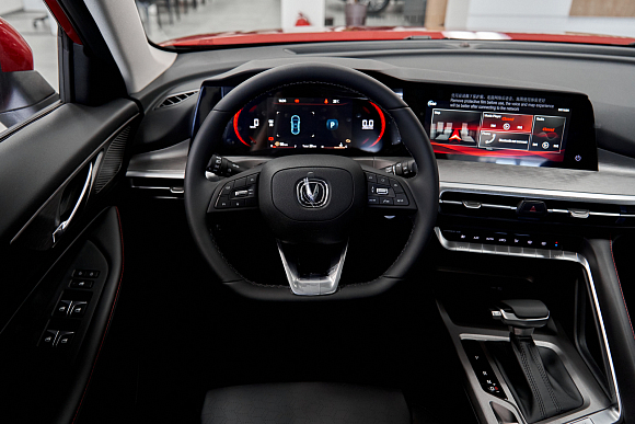 Changan CS35 Plus Tech, красный