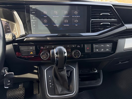 Volkswagen Multivan Highline (Germany), 2022 года, пробег 147103 км