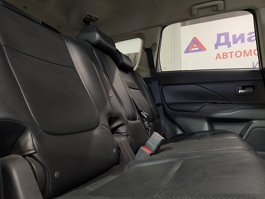 Mitsubishi Outlander Instyle, 2013 года, пробег 256000 км