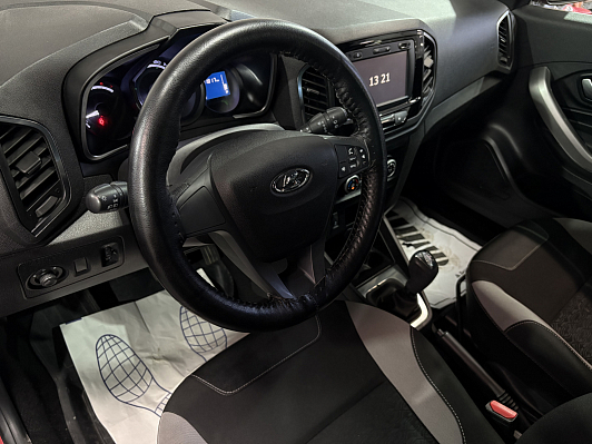 Lada (ВАЗ) XRAY Luxe Prestige (2018), 2017 года, пробег 142000 км