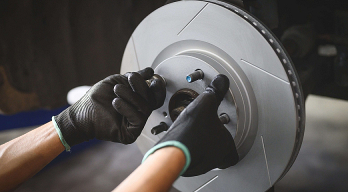 Замена задних тормозных дисков в автосервисе Диалог Авто